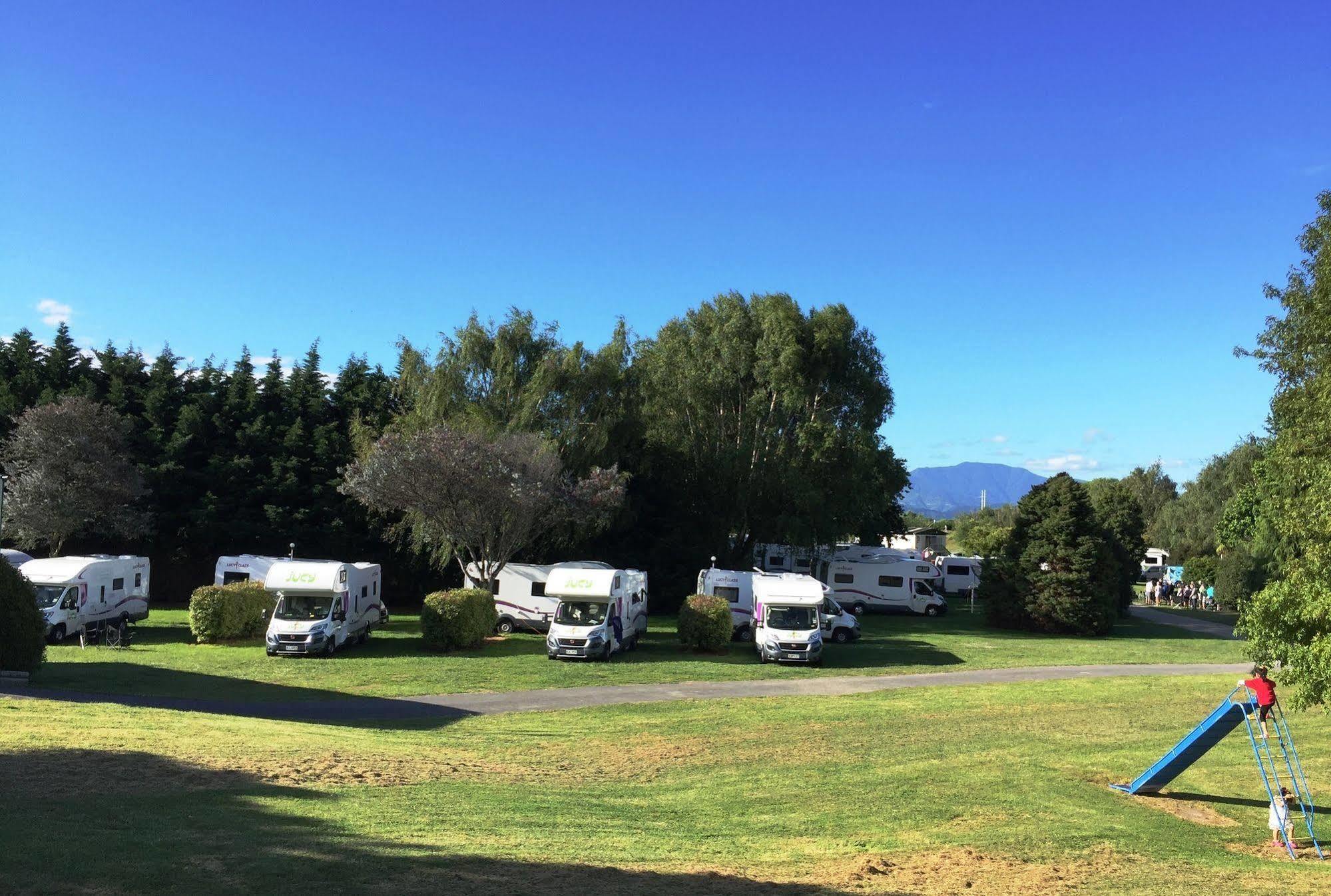 Blenheim Bridges Holiday Park Esterno foto